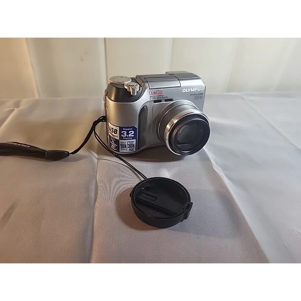 Olympus Camedia C730 Ultra Zoom Digital Camera 2MP CCD NO MEMORY card parts only